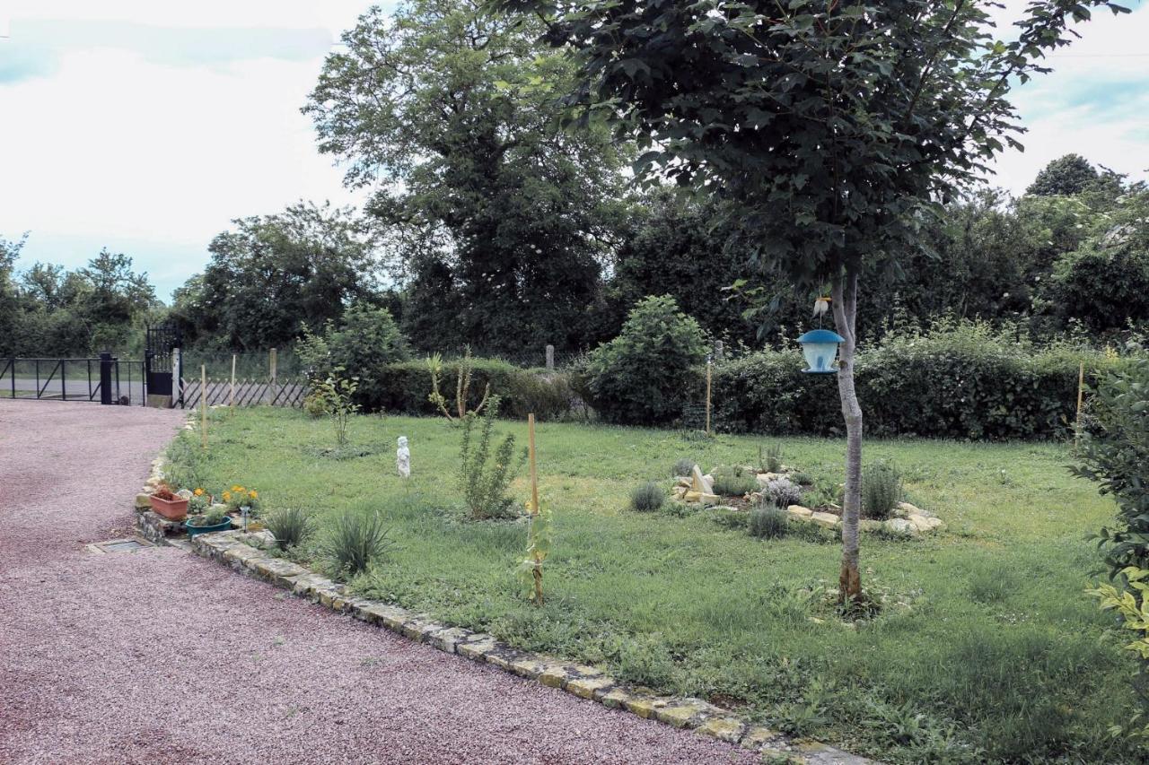 Le Pre De Luceau Bed and Breakfast Blet Exteriör bild
